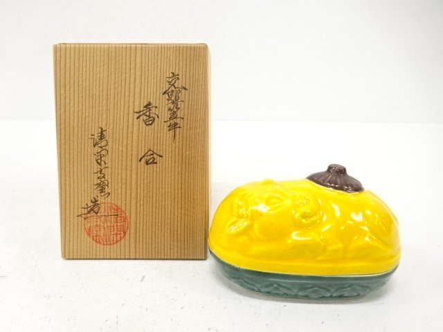 清閑寺窯造　交趾　台牛　香合